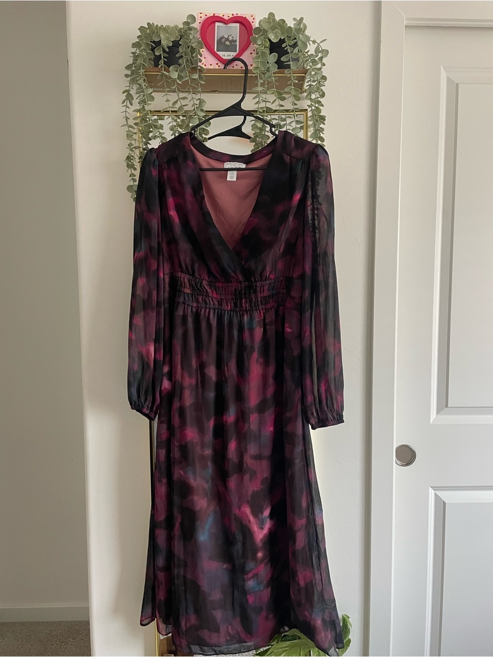 NWOT Women’s V-Neck Long Sleeve Midi Dress in Plum Print